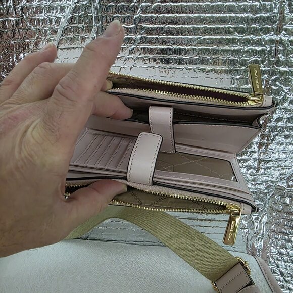 Michael Kors Wallet - Picture 3 of 6